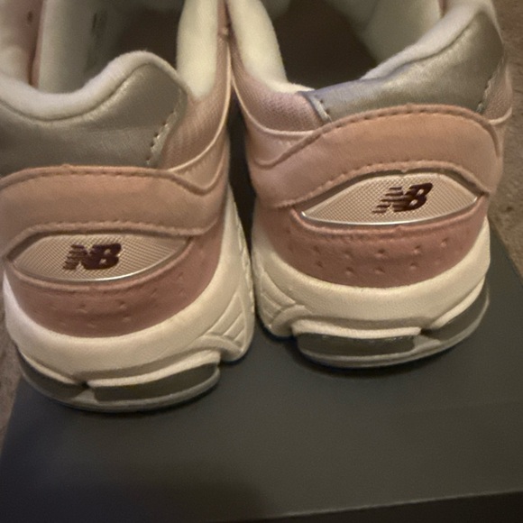 NEW BALANCE 2002 Running Shoes Kids Size US 5 M Pink/Pink - Picture 6 of 9
